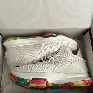 Men’s Lebron Witness IV